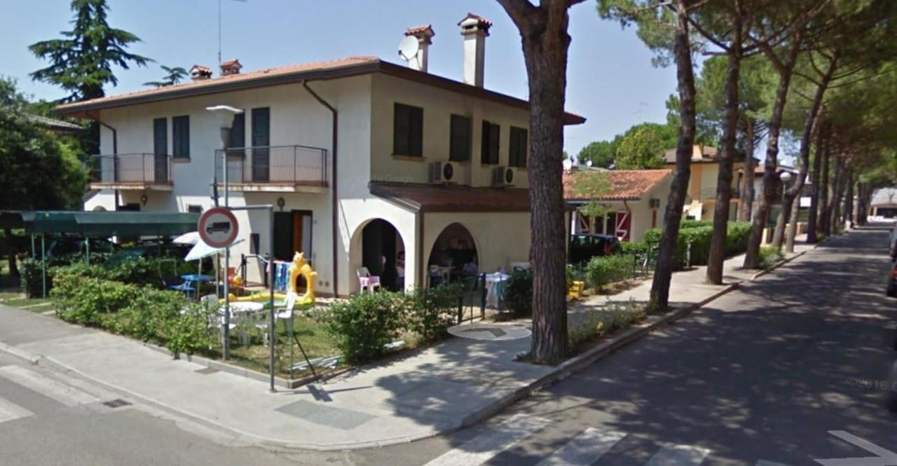 Amazing Villa With Private Garden In Bibione Exterior photo